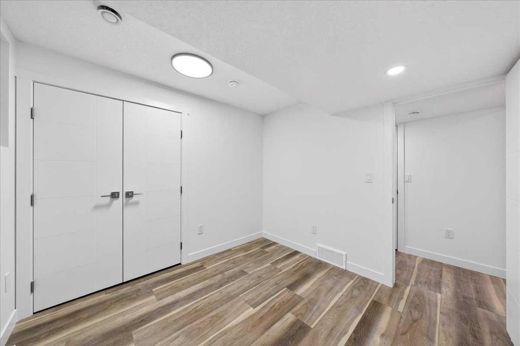 34 Saddlecrest Crescent Ne, Calgary, AB - Indoor Photo Showing Other Room