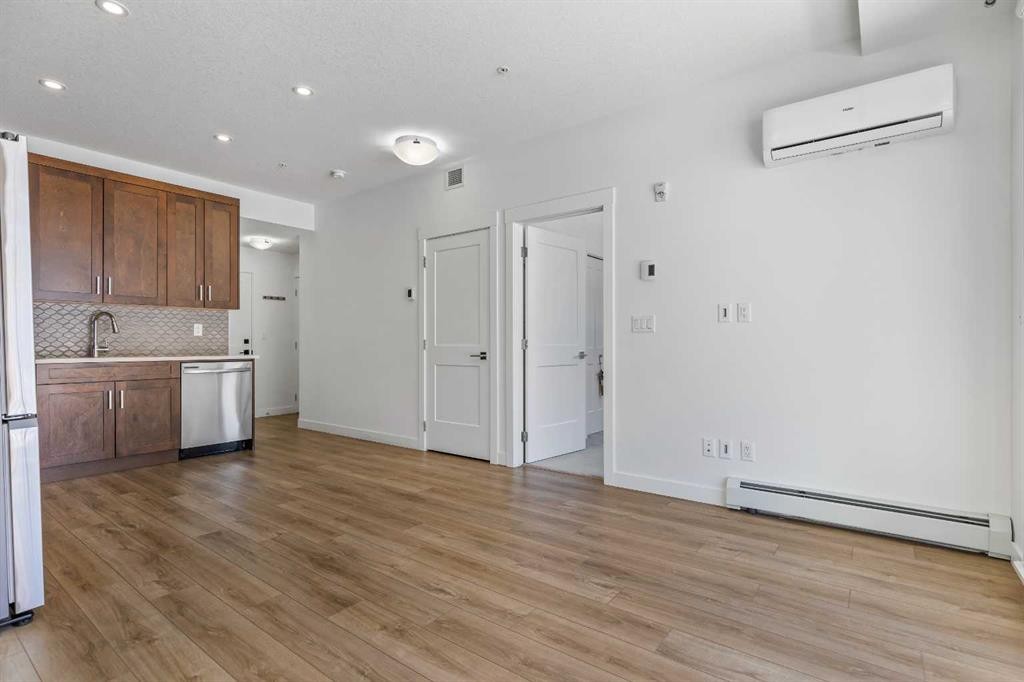 2113-200 Seton Circle Se, Calgary, AB - Indoor Photo Showing Kitchen