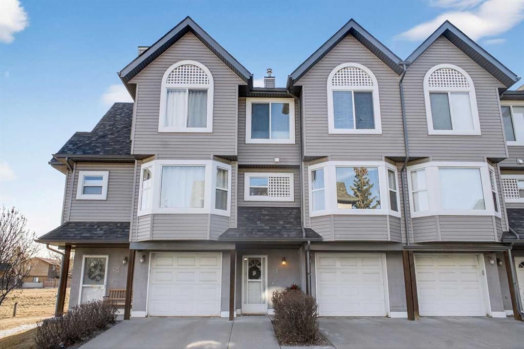 41 Sandarac Villas Nw, Calgary, AB - Outdoor With Facade