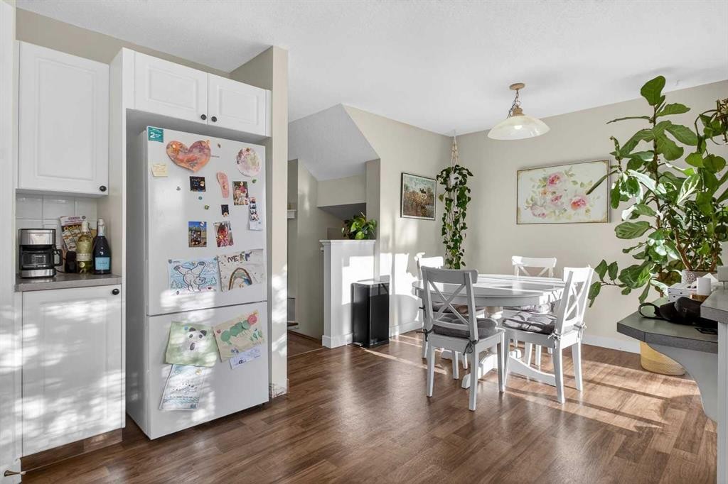 41 Sandarac Villas Nw, Calgary, AB - Indoor Photo Showing Dining Room