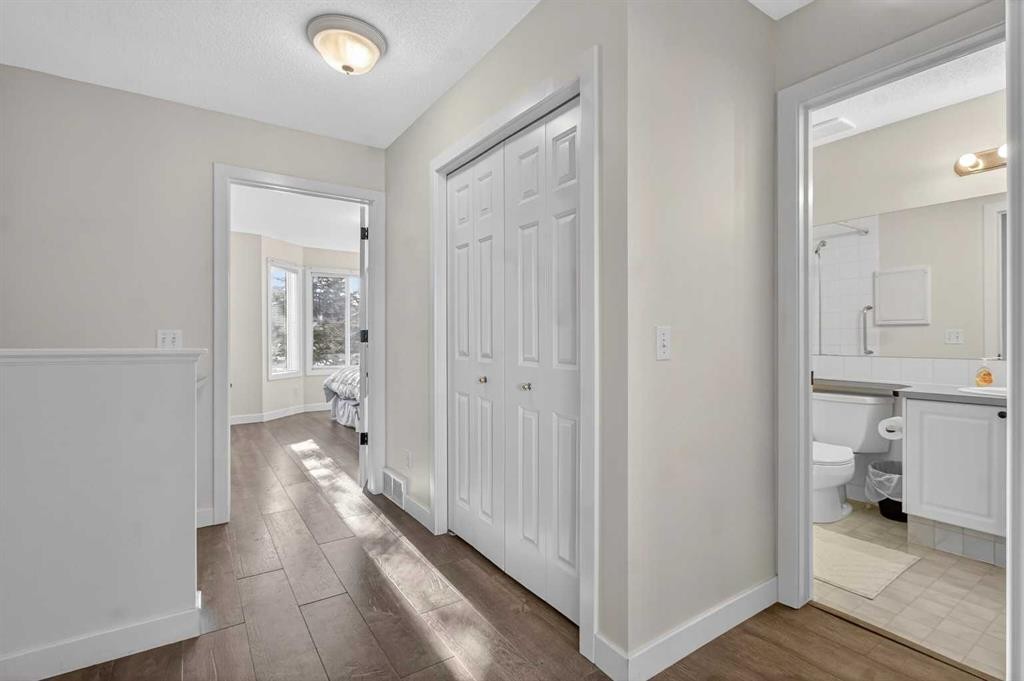 41 Sandarac Villas Nw, Calgary, AB - Indoor Photo Showing Other Room