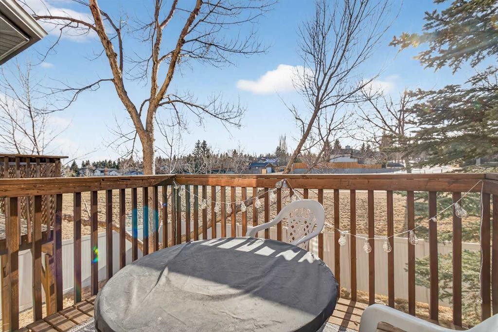 41 Sandarac Villas Nw, Calgary, AB - Outdoor
