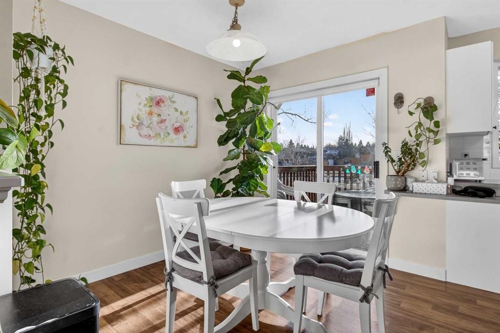41 Sandarac Villas Nw, Calgary, AB - Indoor Photo Showing Dining Room