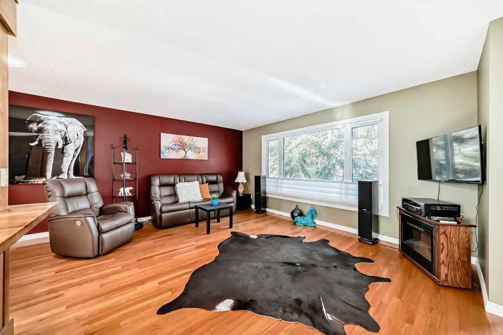 507 Brookpark Drive Sw, Calgary, AB - Indoor Photo Showing Other Room