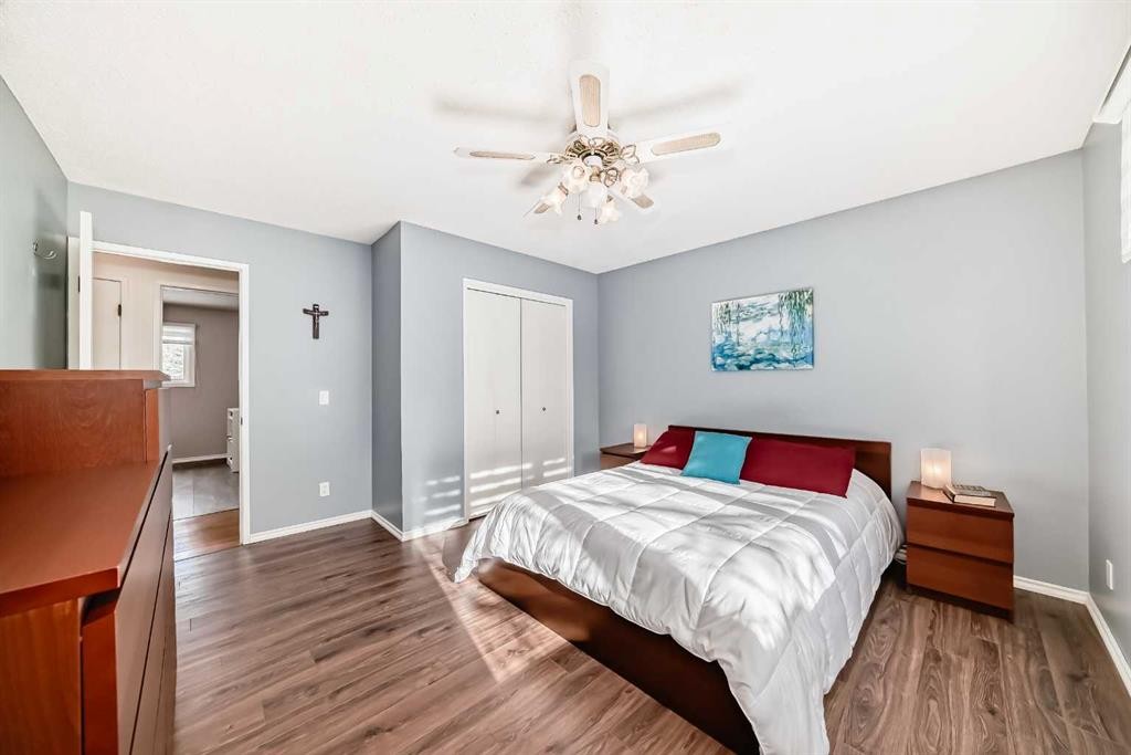 507 Brookpark Drive Sw, Calgary, AB - Indoor Photo Showing Bedroom