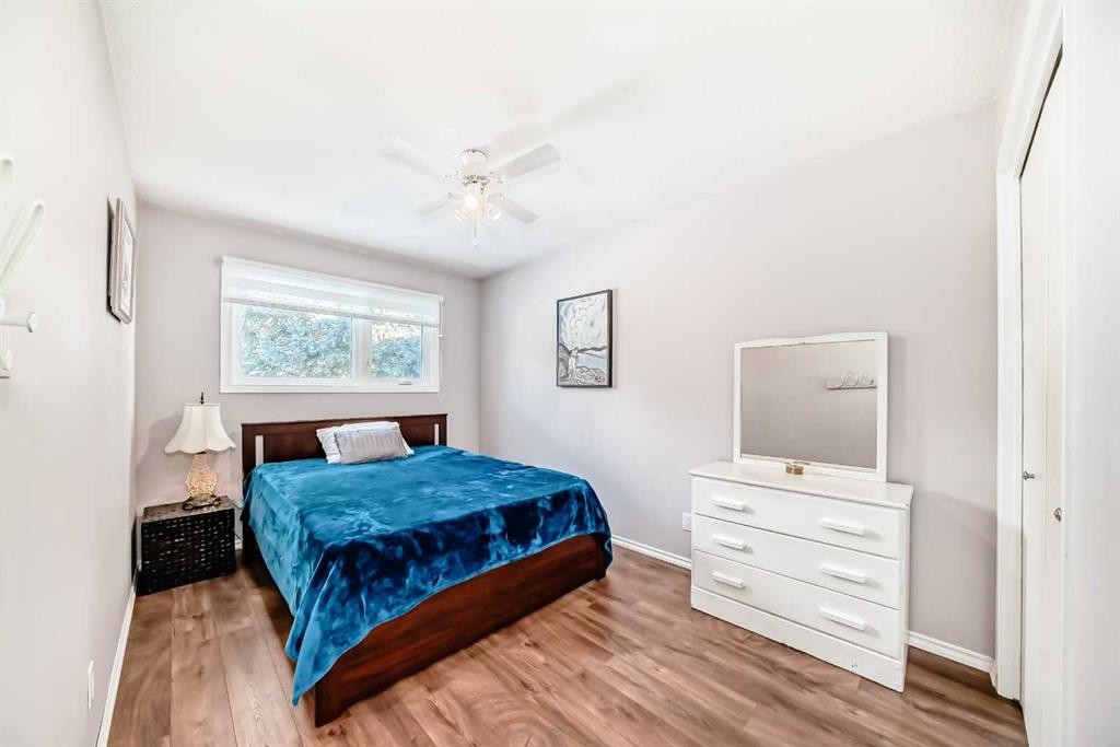 507 Brookpark Drive Sw, Calgary, AB - Indoor Photo Showing Bedroom