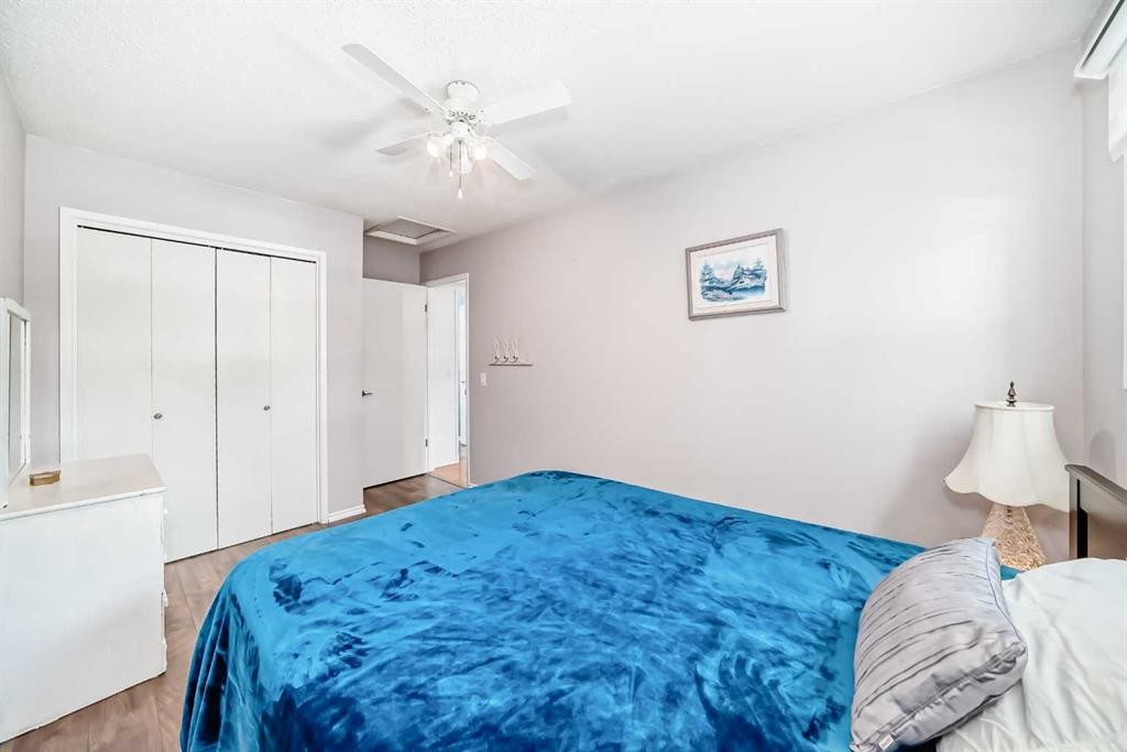 507 Brookpark Drive Sw, Calgary, AB - Indoor Photo Showing Bedroom