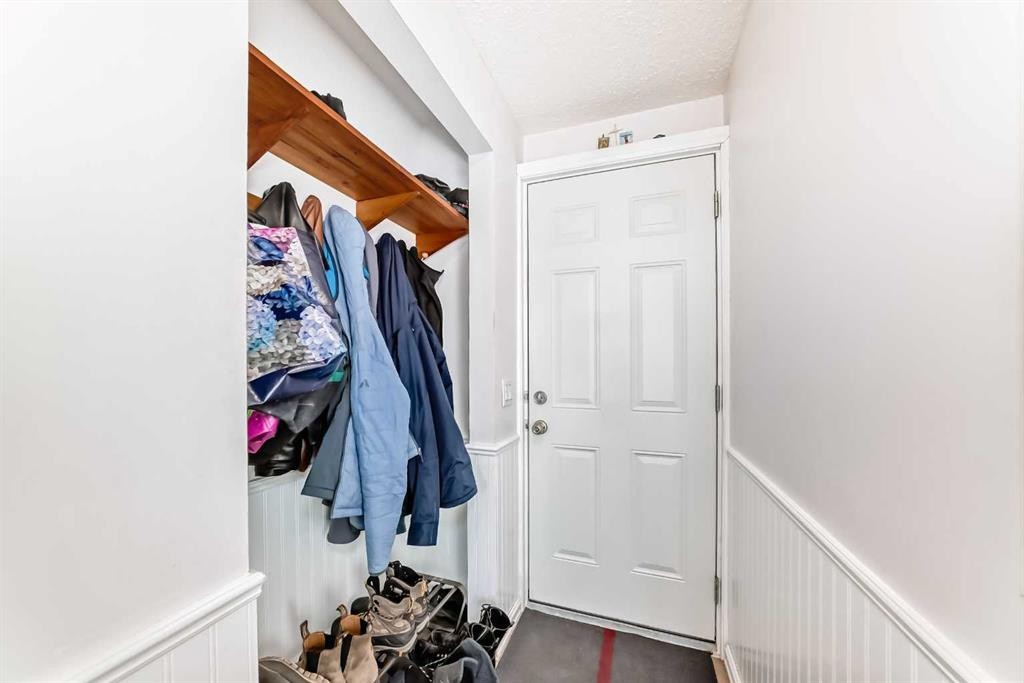 507 Brookpark Drive Sw, Calgary, AB - Indoor Photo Showing Other Room