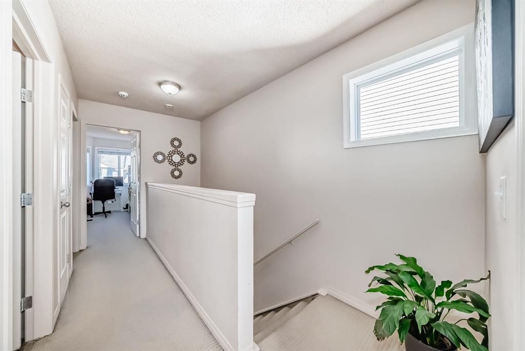 21 Royal Oak Gardens Nw, Calgary, AB - Indoor Photo Showing Other Room