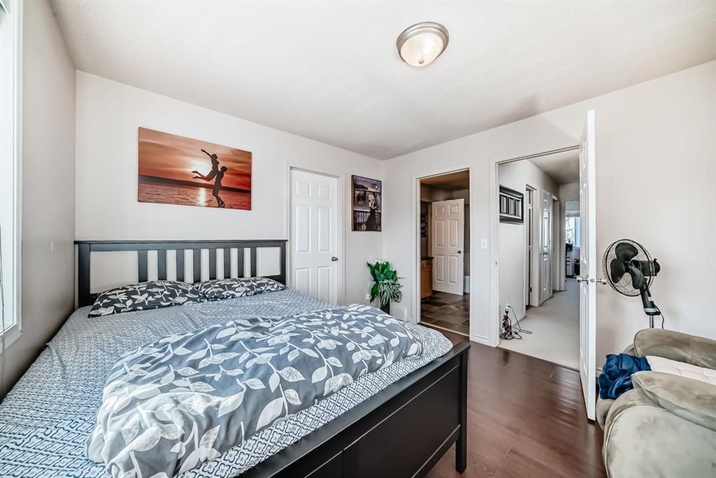 21 Royal Oak Gardens Nw, Calgary, AB - Indoor Photo Showing Bedroom