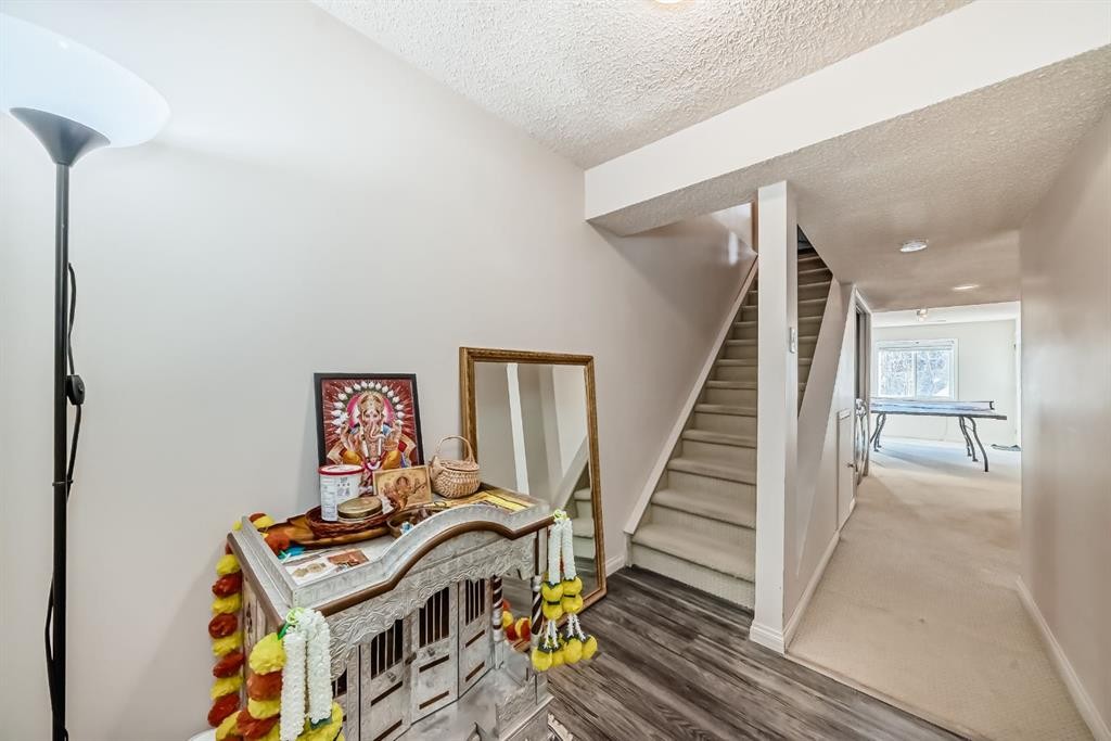 21 Royal Oak Gardens Nw, Calgary, AB - Indoor Photo Showing Other Room