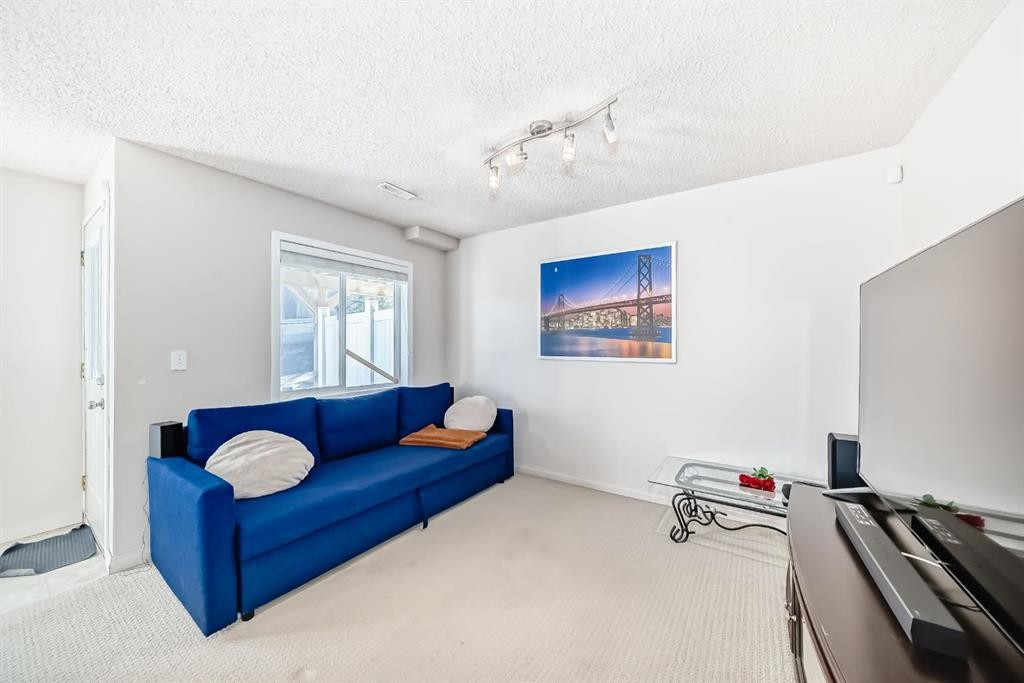 21 Royal Oak Gardens Nw, Calgary, AB - Indoor
