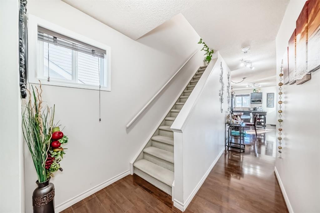 21 Royal Oak Gardens Nw, Calgary, AB - Indoor Photo Showing Other Room