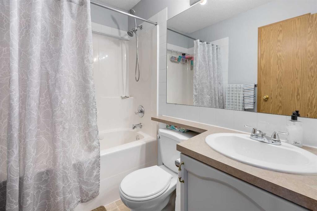 118 Bridleridge Way Sw, Calgary, AB - Indoor Photo Showing Bathroom