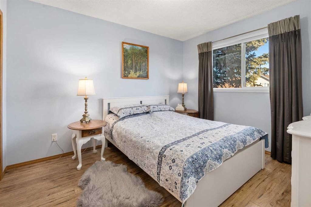 118 Bridleridge Way Sw, Calgary, AB - Indoor Photo Showing Bedroom