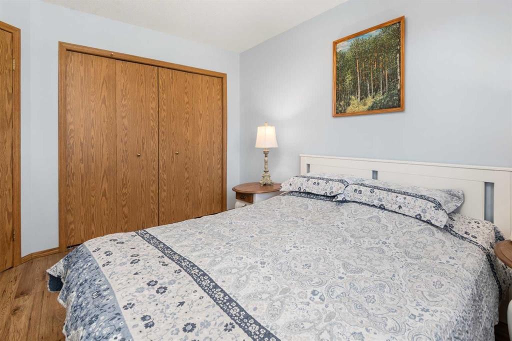 118 Bridleridge Way Sw, Calgary, AB - Indoor Photo Showing Bedroom