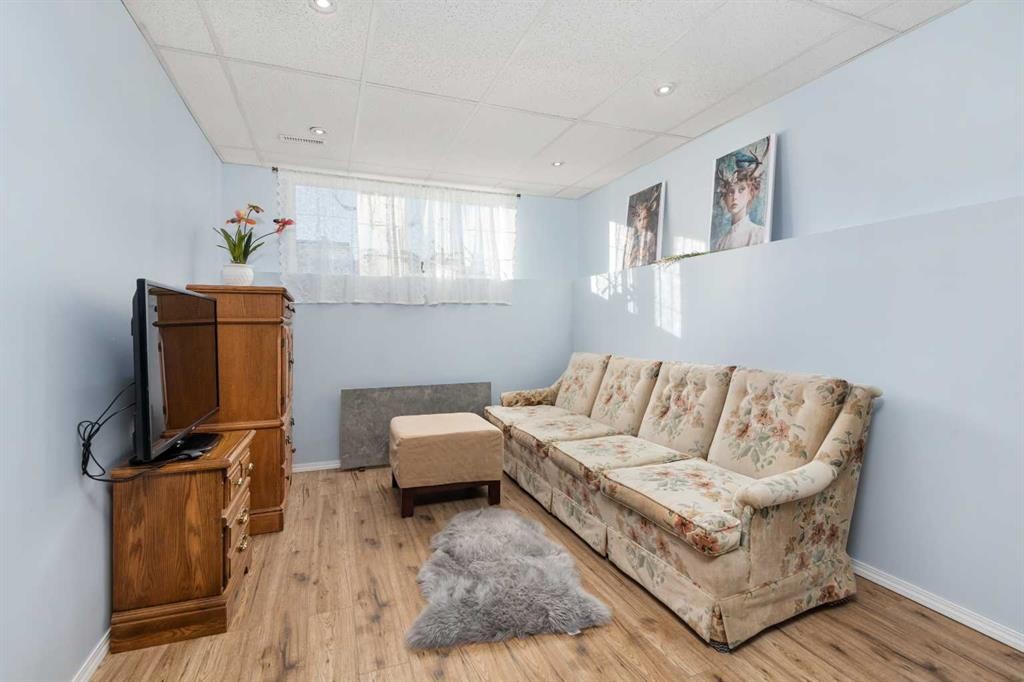 118 Bridleridge Way Sw, Calgary, AB - Indoor