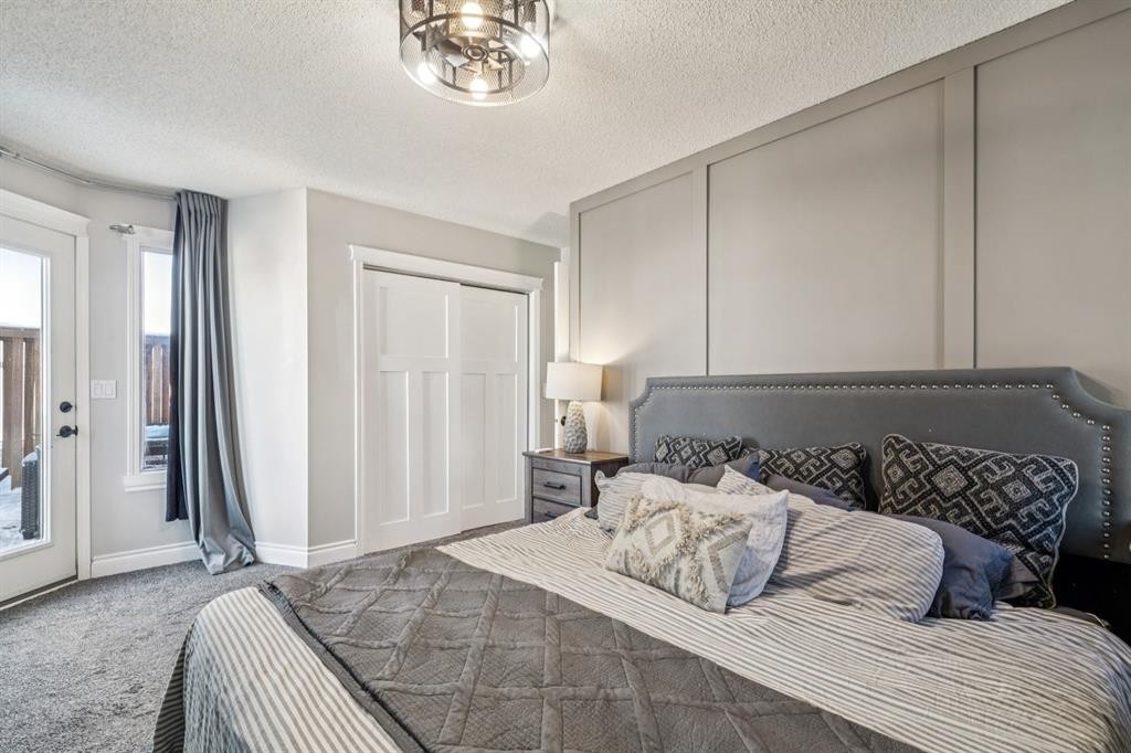79 Riverglen Way Se, Calgary, AB - Indoor Photo Showing Bedroom