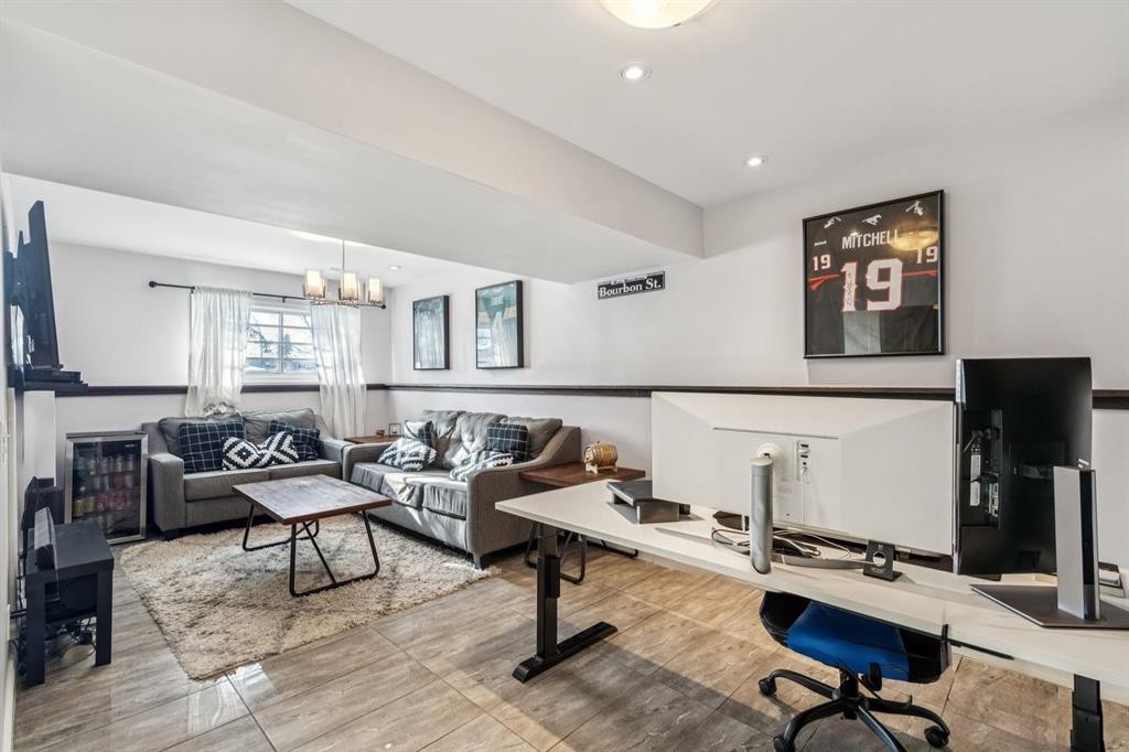 79 Riverglen Way Se, Calgary, AB - Indoor