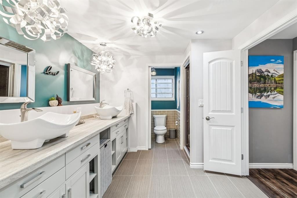 79 Riverglen Way Se, Calgary, AB - Indoor Photo Showing Bathroom