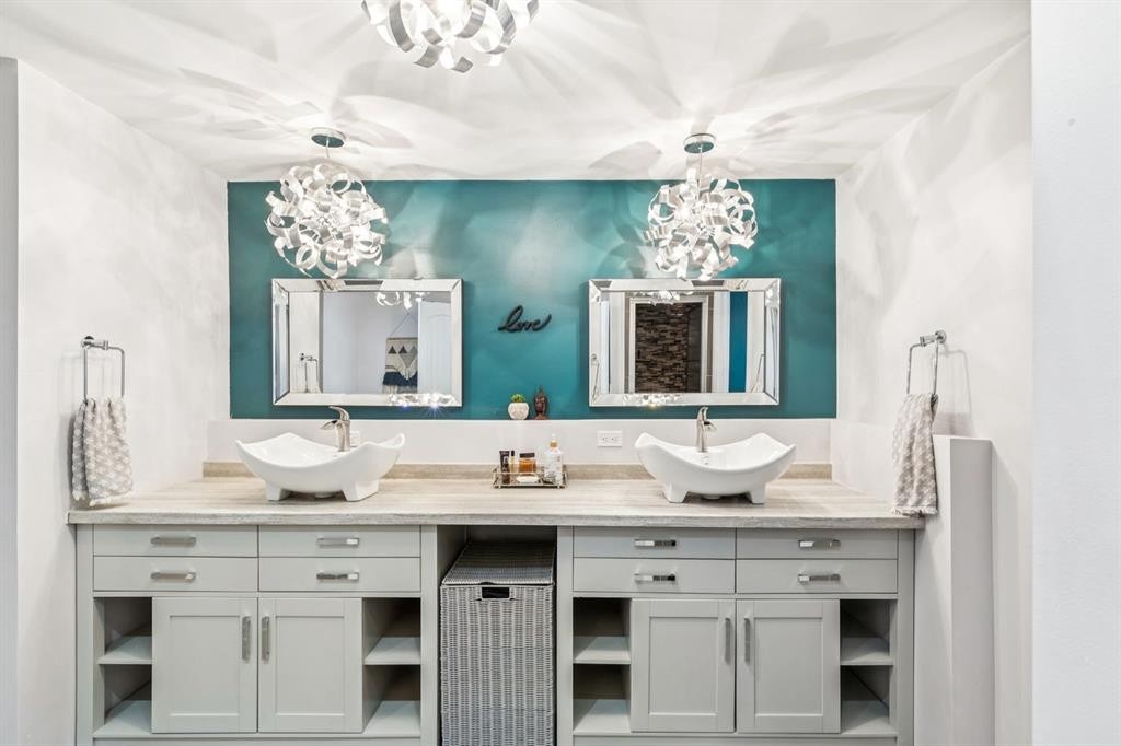 79 Riverglen Way Se, Calgary, AB - Indoor Photo Showing Bathroom