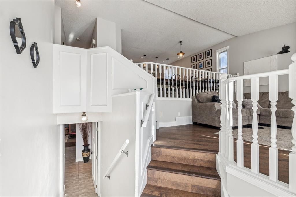 79 Riverglen Way Se, Calgary, AB - Indoor Photo Showing Other Room