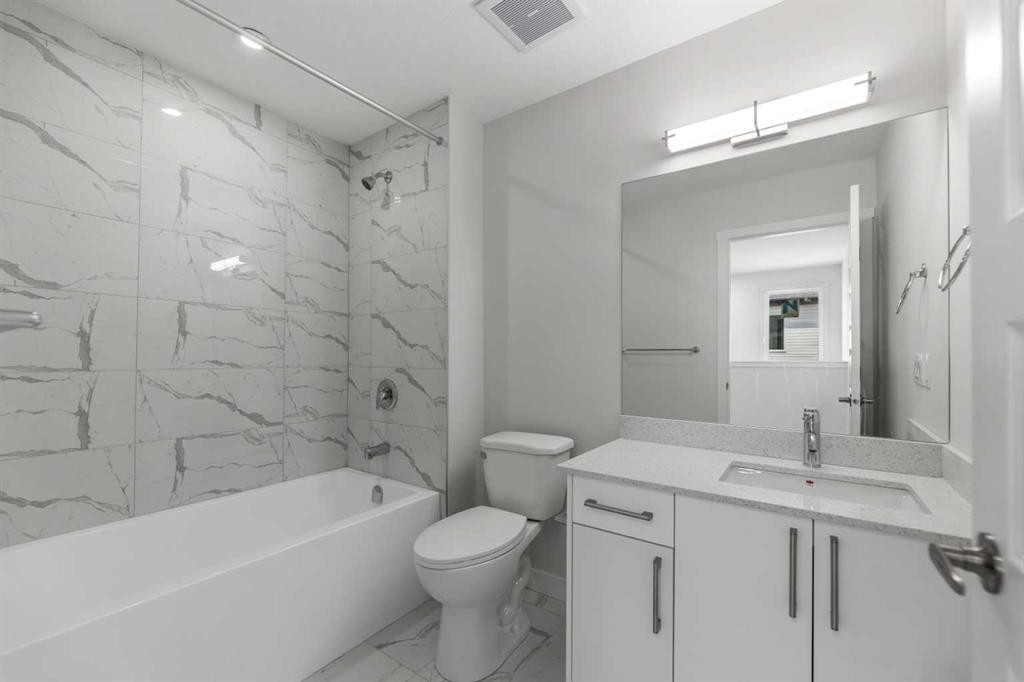 806-90 Corner Meadows Manor Ne, Calgary, AB - Indoor Photo Showing Bathroom