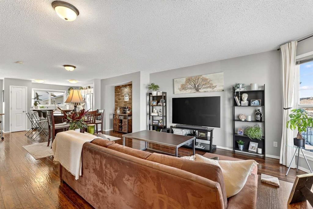 88 Cramond Green Se, Calgary, AB - Indoor Photo Showing Living Room