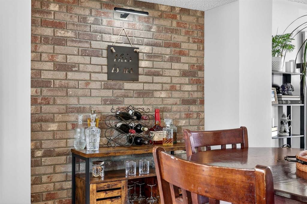 88 Cramond Green Se, Calgary, AB - Indoor Photo Showing Dining Room
