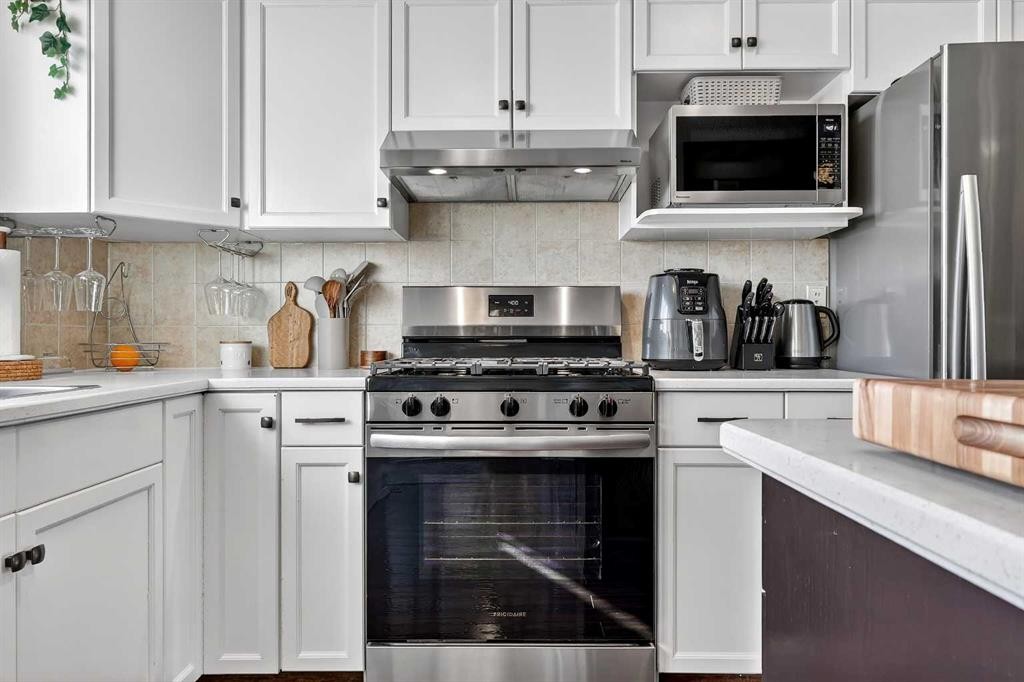 88 Cramond Green Se, Calgary, AB - Indoor Photo Showing Kitchen With Upgraded Kitchen