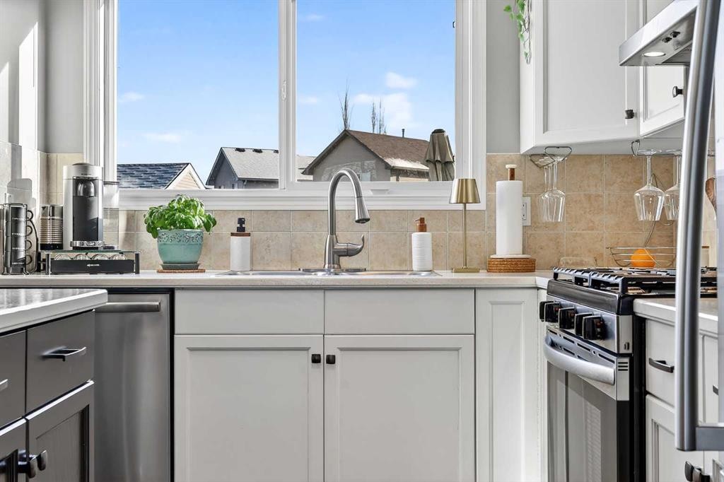 88 Cramond Green Se, Calgary, AB - Indoor Photo Showing Kitchen