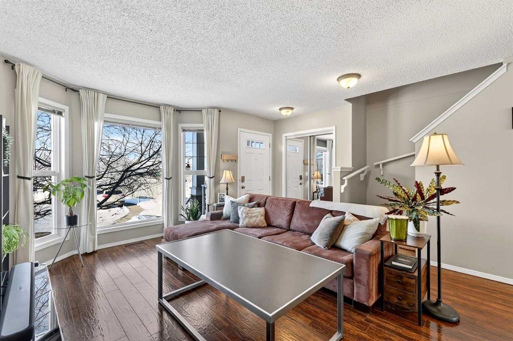 88 Cramond Green Se, Calgary, AB - Indoor Photo Showing Living Room