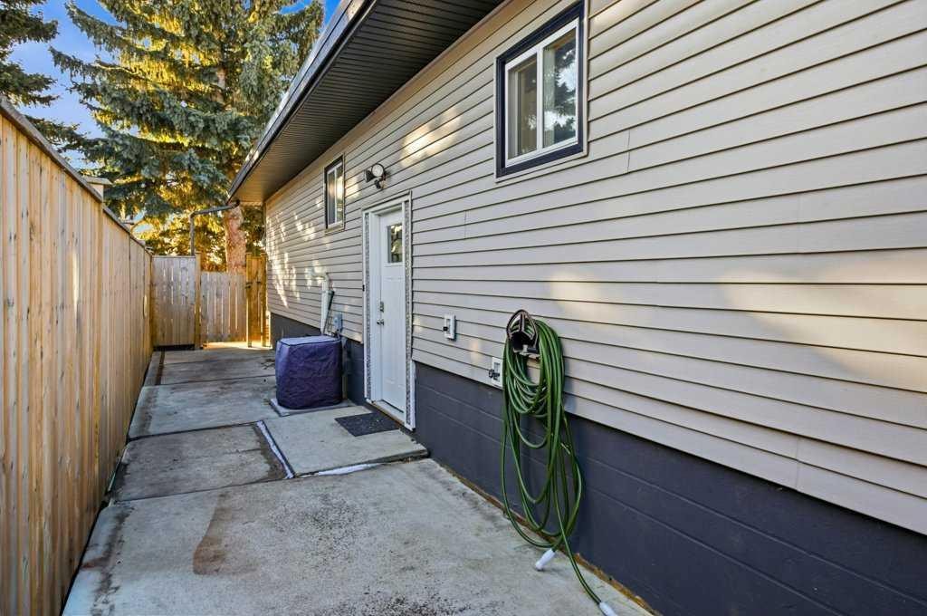 524 Hunterplain Hill Nw, Calgary, AB - Outdoor With Exterior