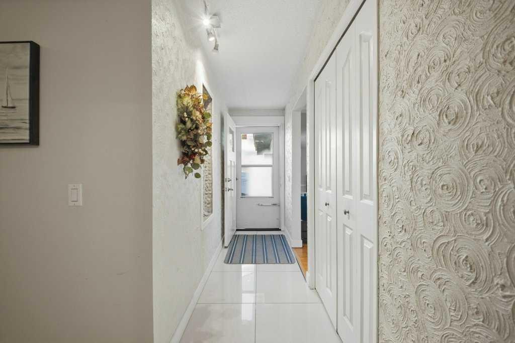 524 Hunterplain Hill Nw, Calgary, AB - Indoor Photo Showing Other Room