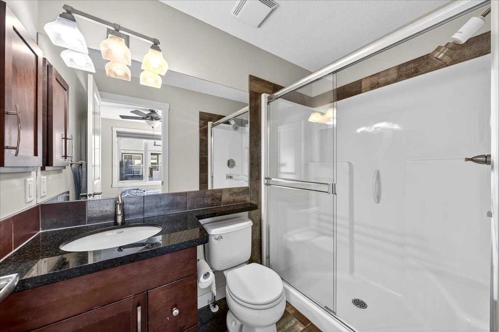 37 Aspen Hills Terrace Sw, Calgary, AB - Indoor Photo Showing Bathroom