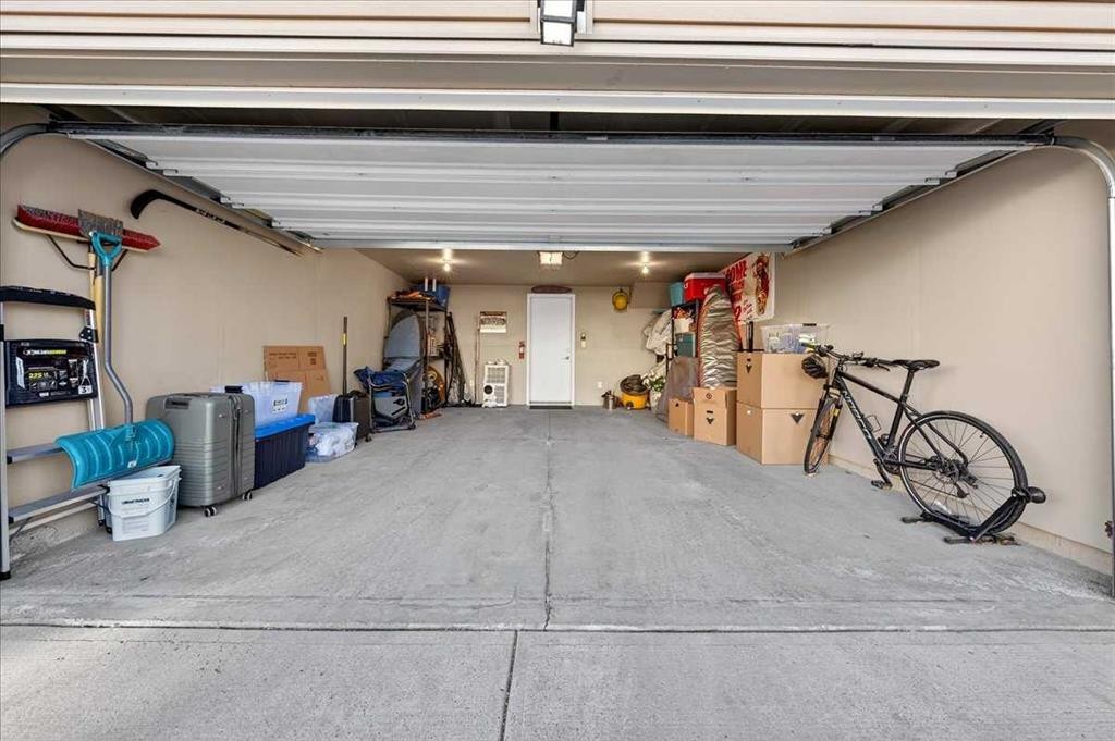 37 Aspen Hills Terrace Sw, Calgary, AB - Indoor Photo Showing Garage