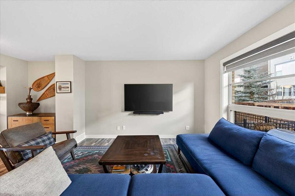 37 Aspen Hills Terrace Sw, Calgary, AB - Indoor Photo Showing Living Room