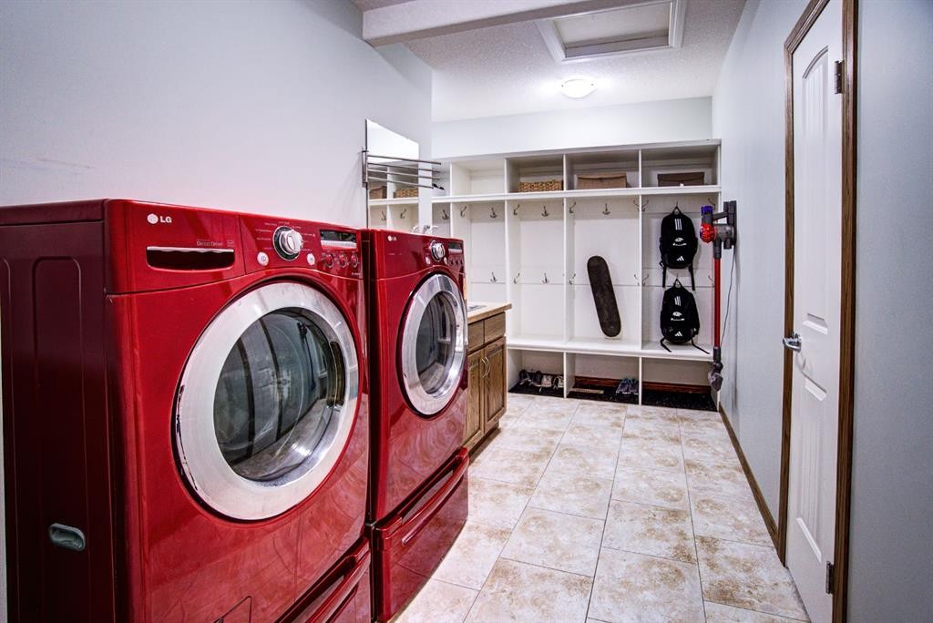 109 Derochie Drive, Claresholm, AB - Indoor Photo Showing Laundry Room