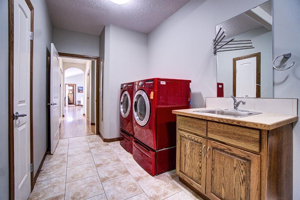 109 Derochie Drive, Claresholm, AB - Indoor Photo Showing Laundry Room