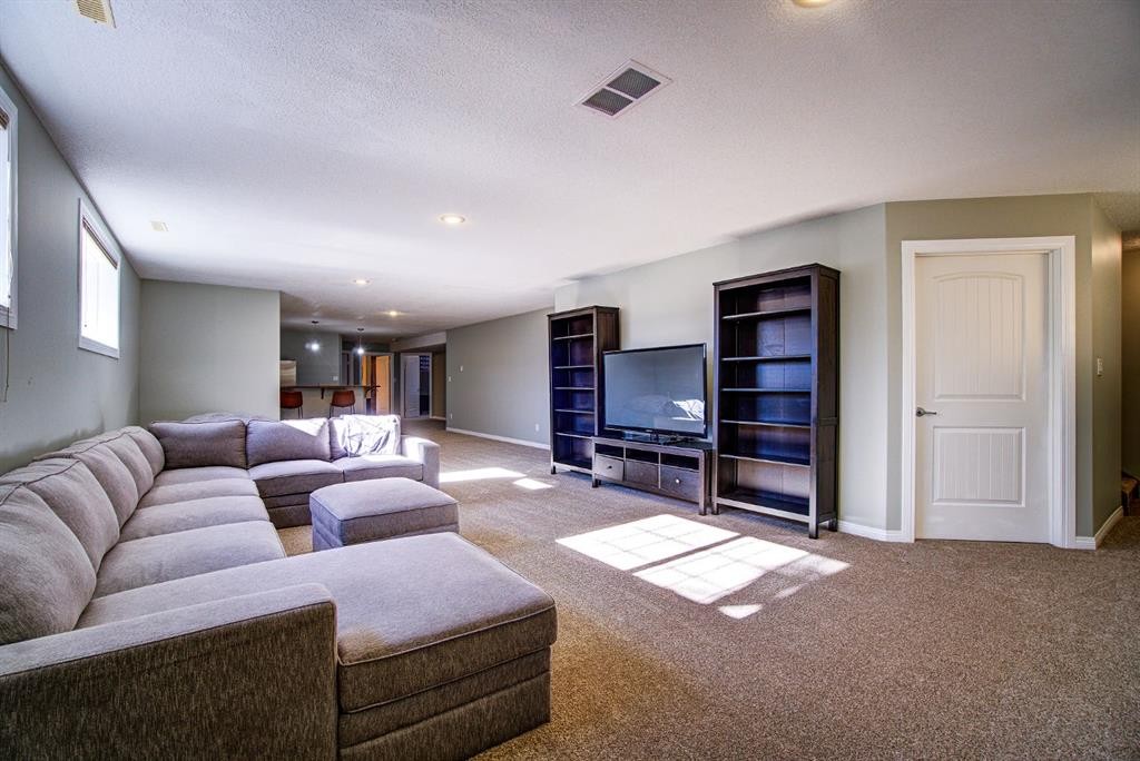 109 Derochie Drive, Claresholm, AB - Indoor Photo Showing Living Room