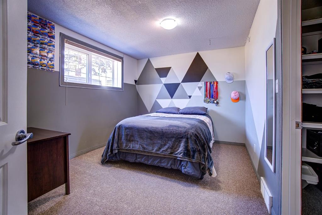 109 Derochie Drive, Claresholm, AB - Indoor Photo Showing Bedroom