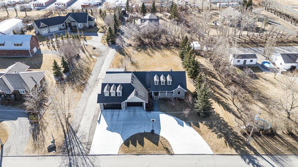 109 Derochie Drive, Claresholm, AB - Outdoor