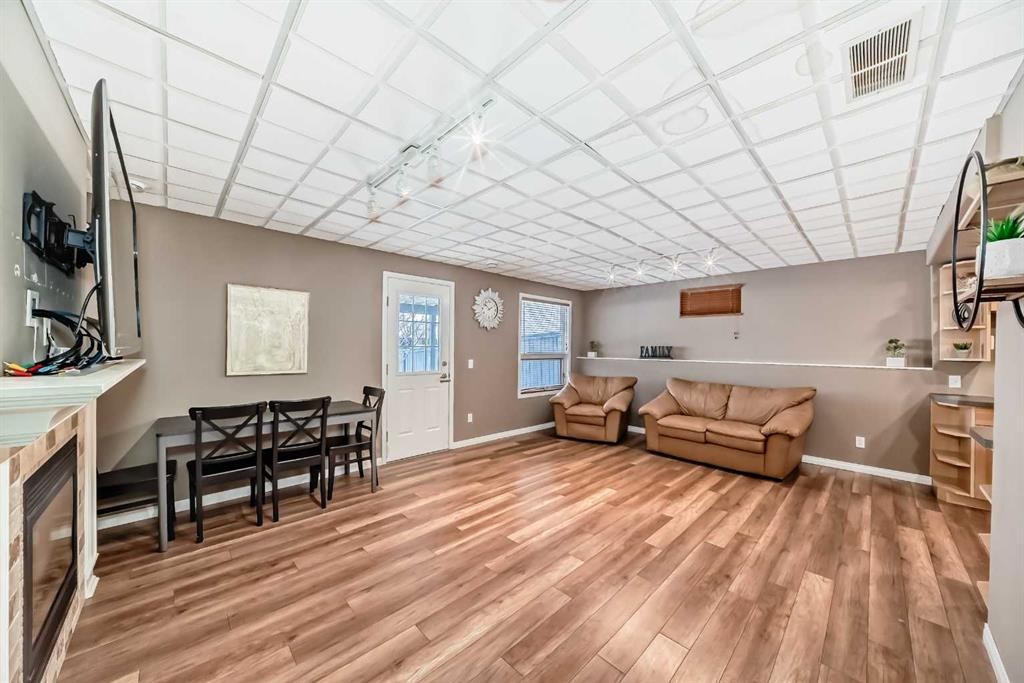 52 Hidden Vale Crescent Nw, Calgary, AB - Indoor