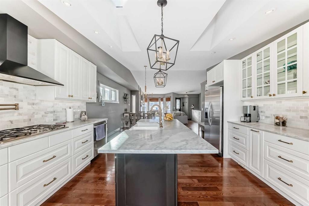 52 Hidden Vale Crescent Nw, Calgary, AB - Indoor Photo Showing Kitchen With Upgraded Kitchen