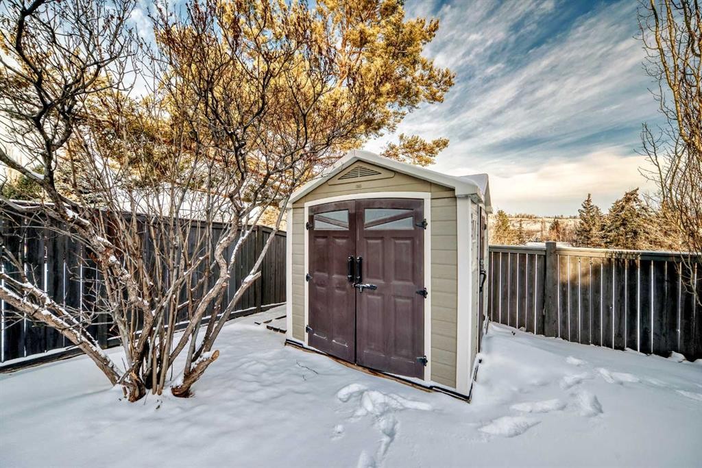 52 Hidden Vale Crescent Nw, Calgary, AB - Outdoor
