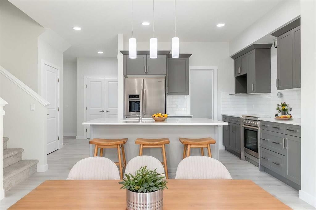 190 Sora Way Se, Calgary, AB - Indoor