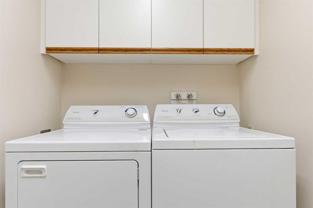 135 Hamptons Park Nw, Calgary, AB - Indoor Photo Showing Laundry Room
