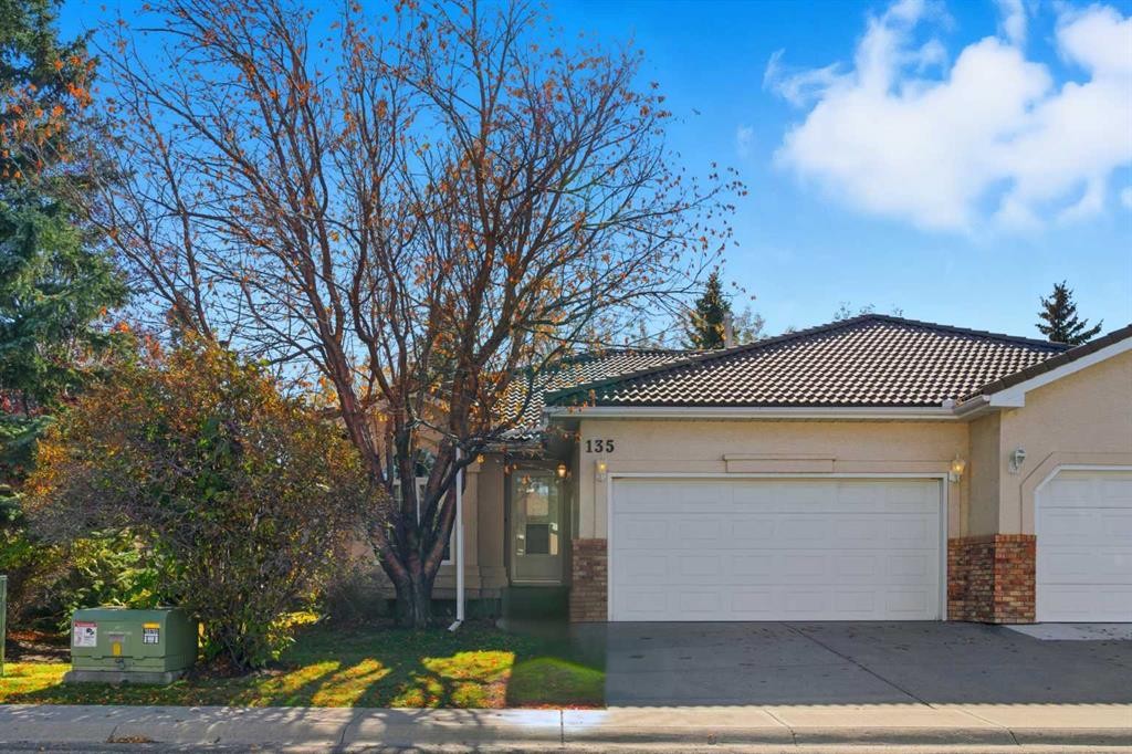 135 Hamptons Park Nw, Calgary, AB - Outdoor