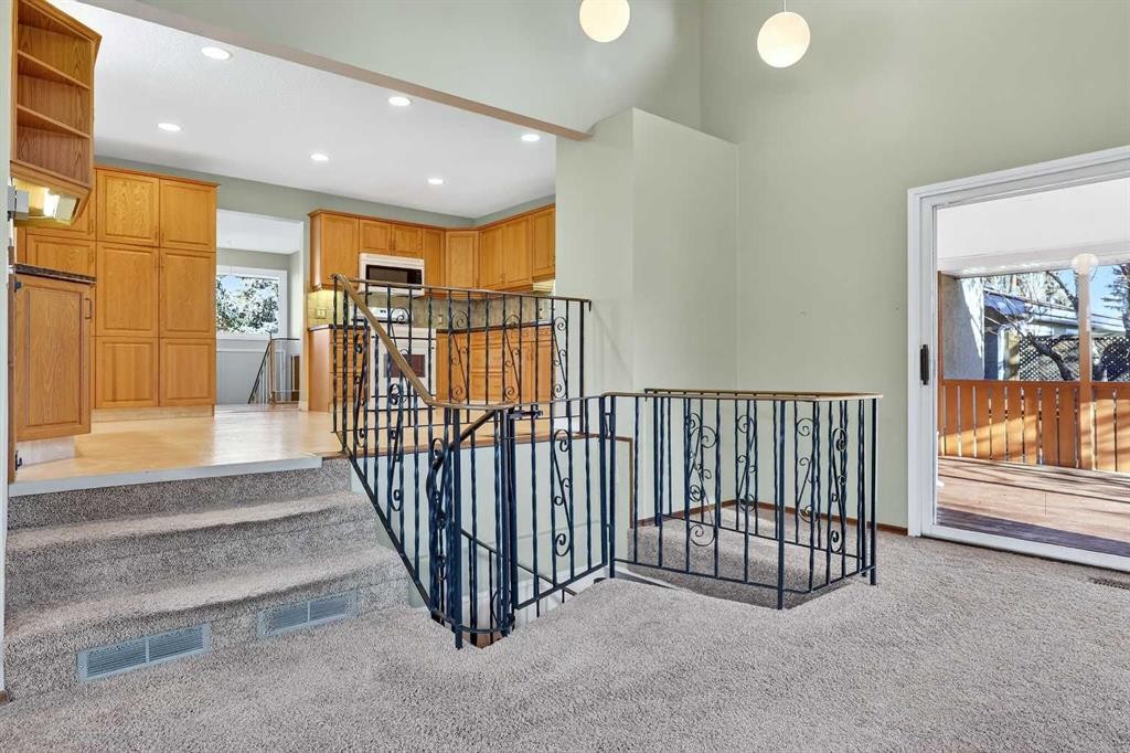 5315 Valiant Drive Nw, Calgary, AB - Indoor Photo Showing Other Room