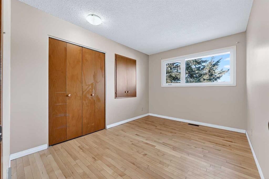 5315 Valiant Drive Nw, Calgary, AB - Indoor Photo Showing Other Room